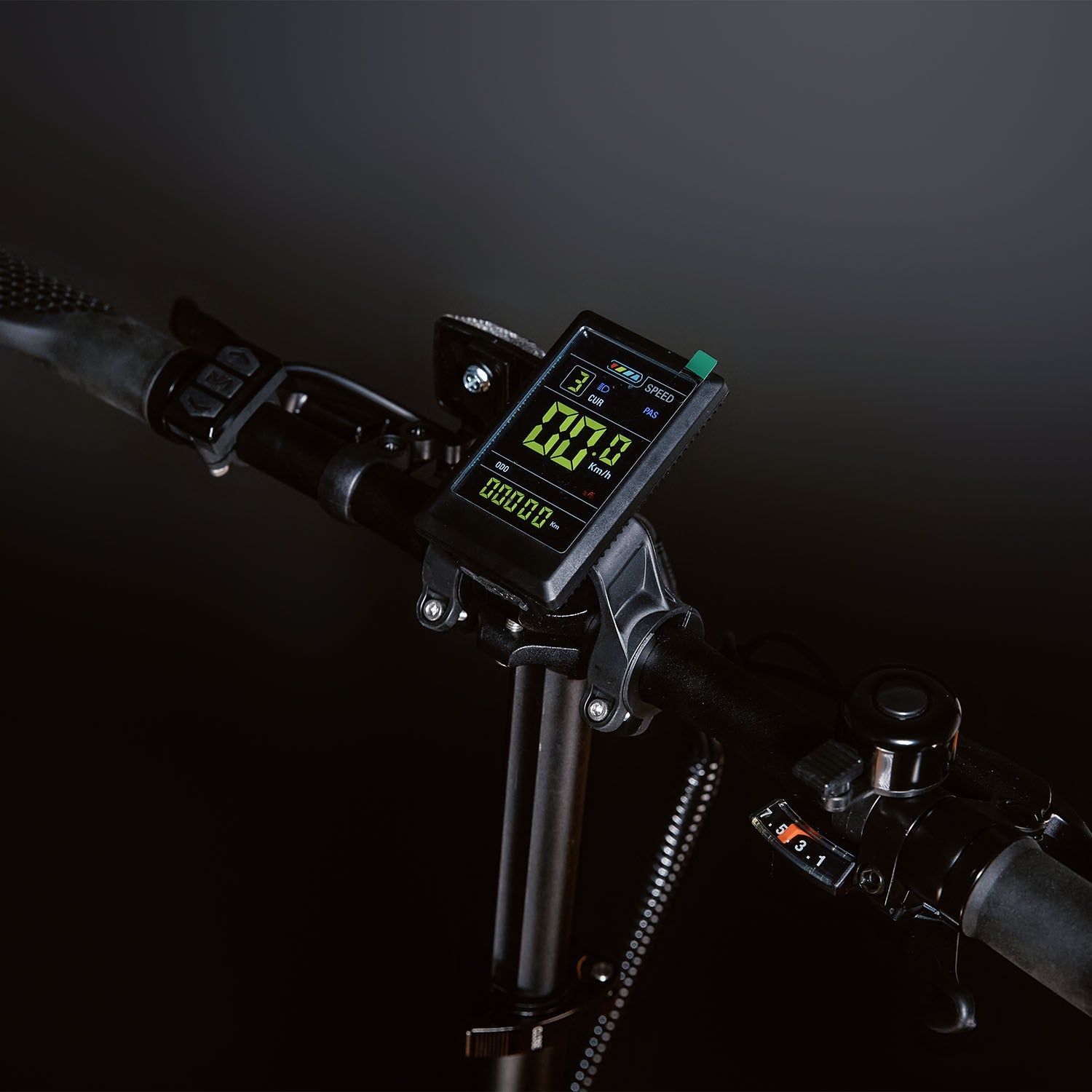 Image of the LCD Screen attached to the CITY 250 folding E-Bike's handlebars