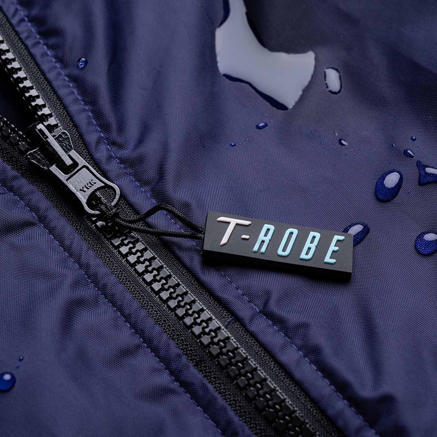 Image displaying the waterproof properties of the T-Robe